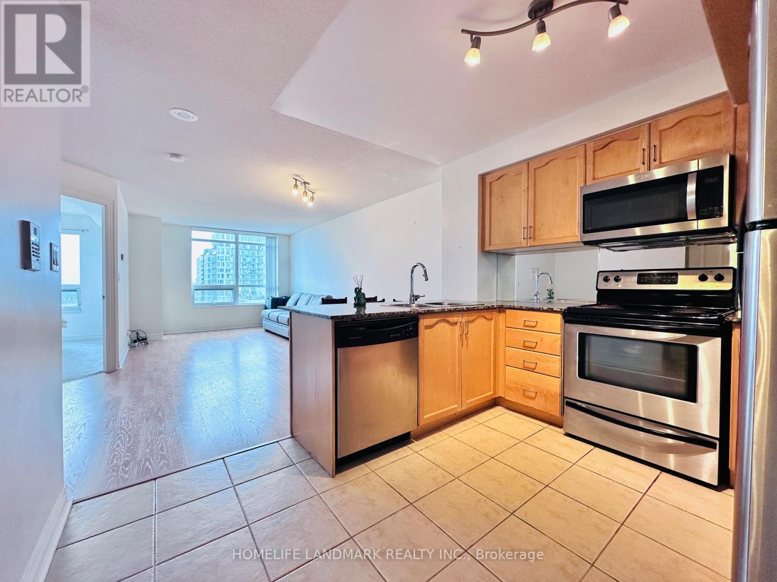 1802 - 212 Eglinton Avenue E, Toronto, Ontario  M4P 0A3 - Photo 3 - C13734794