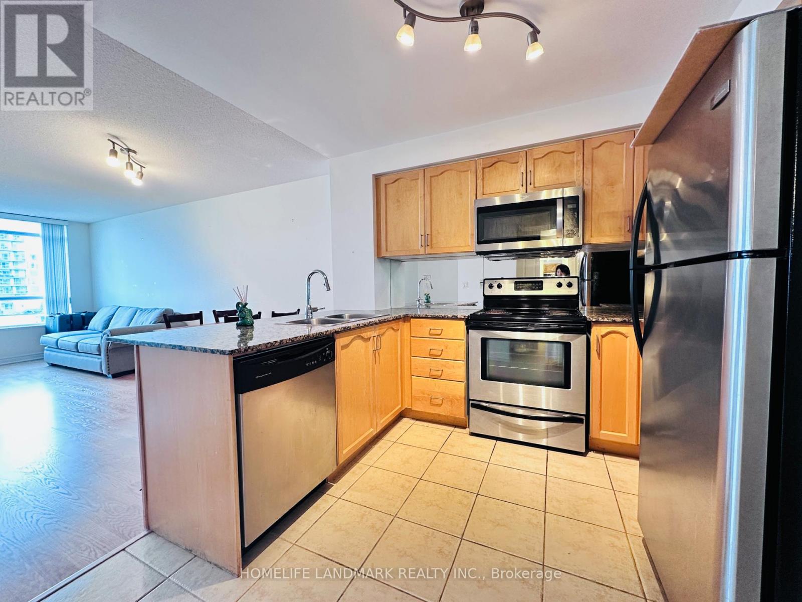 1802 - 212 Eglinton Avenue E, Toronto, Ontario  M4P 0A3 - Photo 4 - C13734794