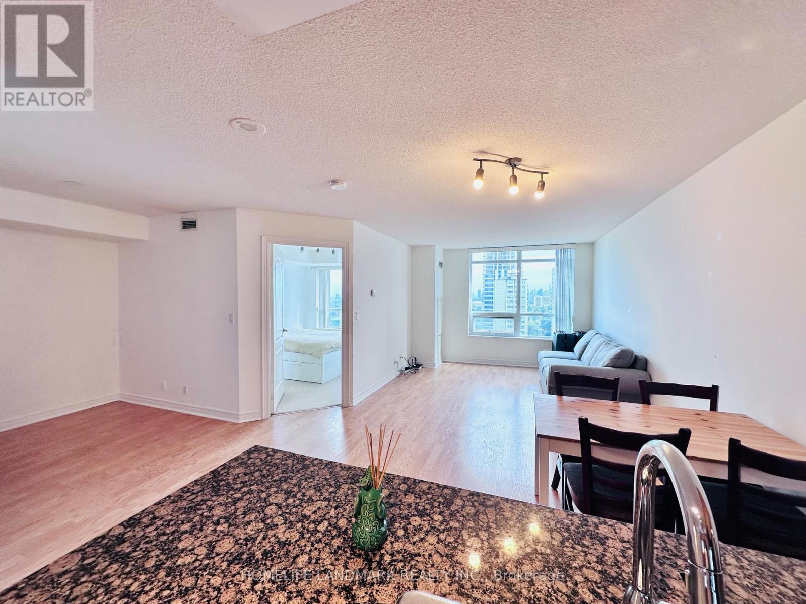 1802 - 212 Eglinton Avenue E, Toronto, Ontario  M4P 0A3 - Photo 6 - C13734794