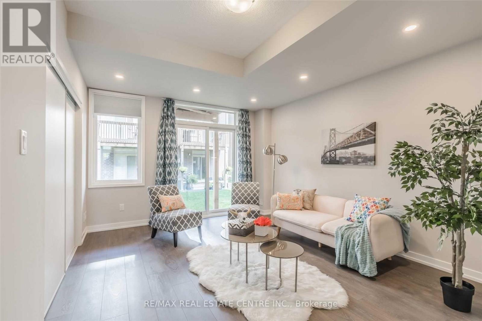181 Sabina Drive, Oakville, Ontario  L6H 0L4 - Photo 3 - W13734810