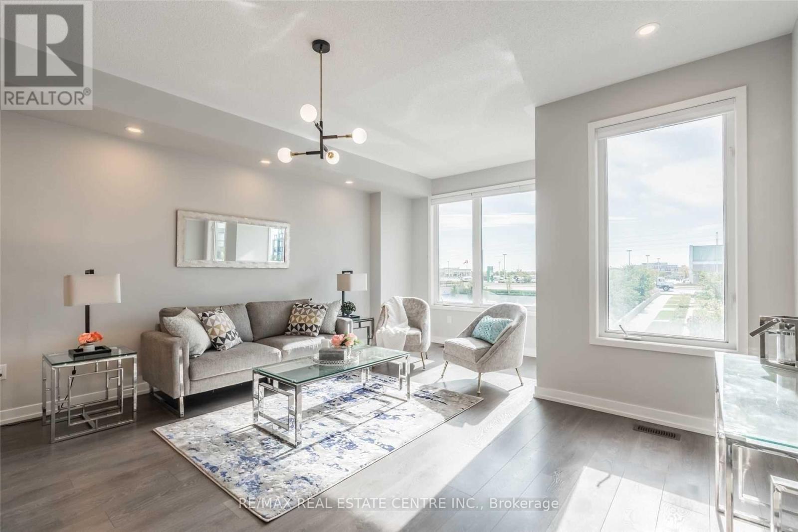 181 Sabina Drive, Oakville, Ontario  L6H 0L4 - Photo 4 - W13734810