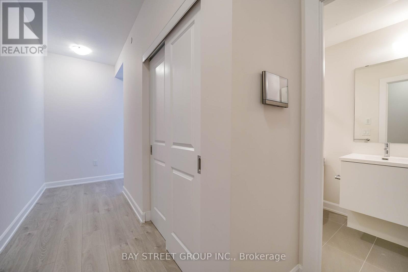 717 - 3200 William Coltson Avenue, Oakville, Ontario  L6H 7W6 - Photo 6 - W13734830