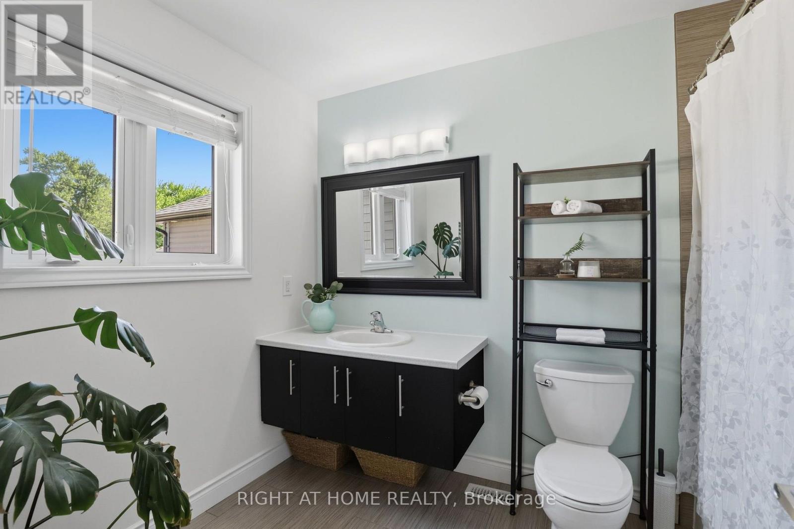 2322 Buroak Drive, London North, Ontario  N6G 0L1 - Photo 12 - X13734834