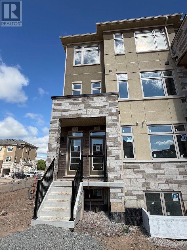 933 NORTH WATERDOWN DRIVE, Hamilton, Ontario