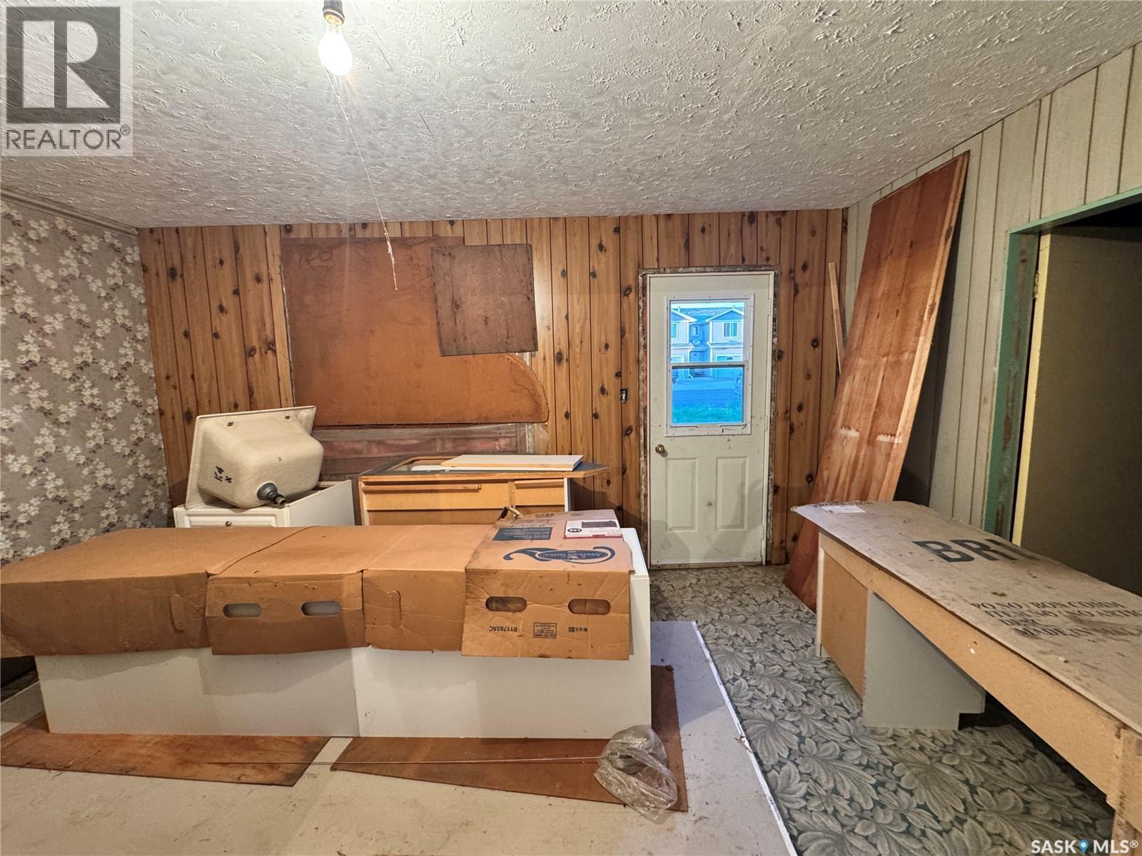 322 2nd Avenue W, Biggar, Saskatchewan  S0K 0M0 - Photo 2 - SK047232
