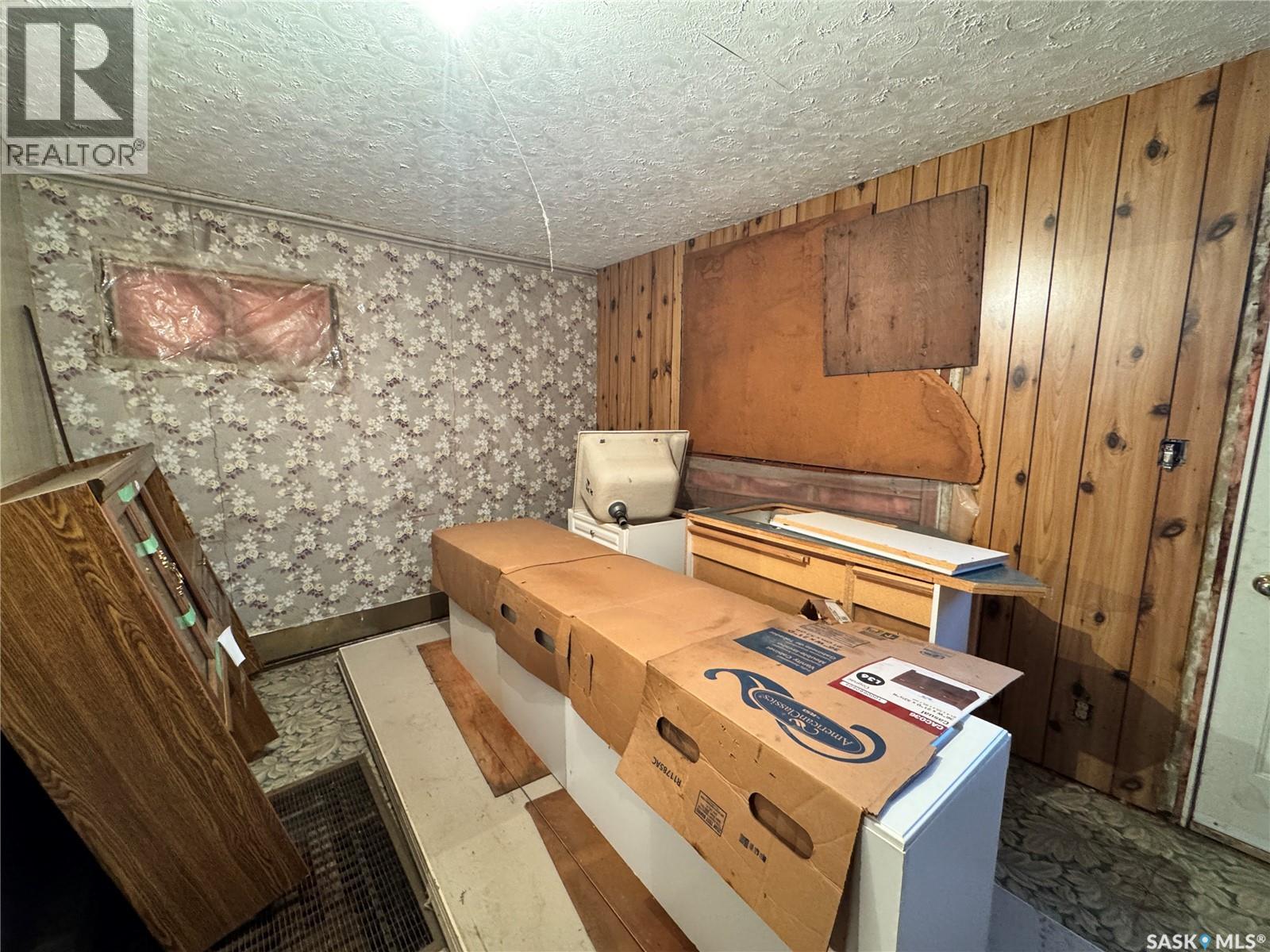 322 2nd Avenue W, Biggar, Saskatchewan  S0K 0M0 - Photo 4 - SK047232