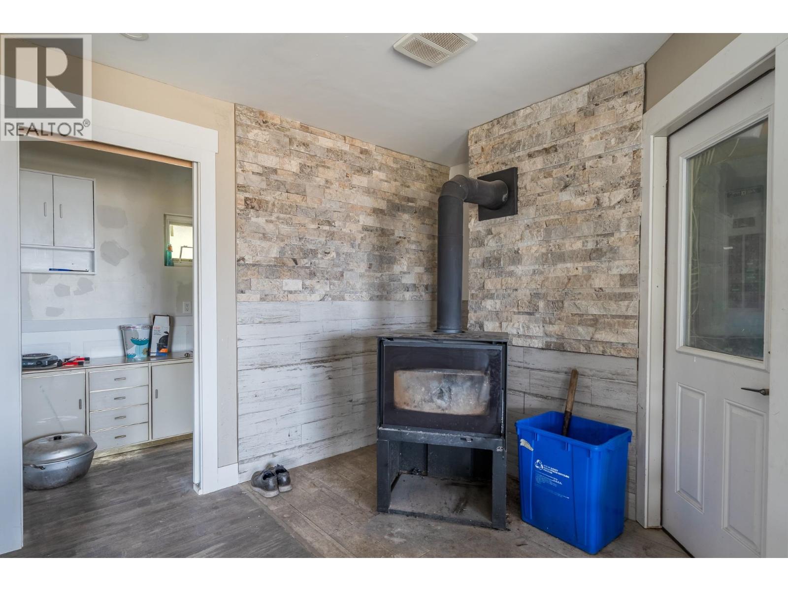 7435 Little Fort 24 Highway, 100 Mile House, British Columbia  V0K 1X1 - Photo 5 - R3137100