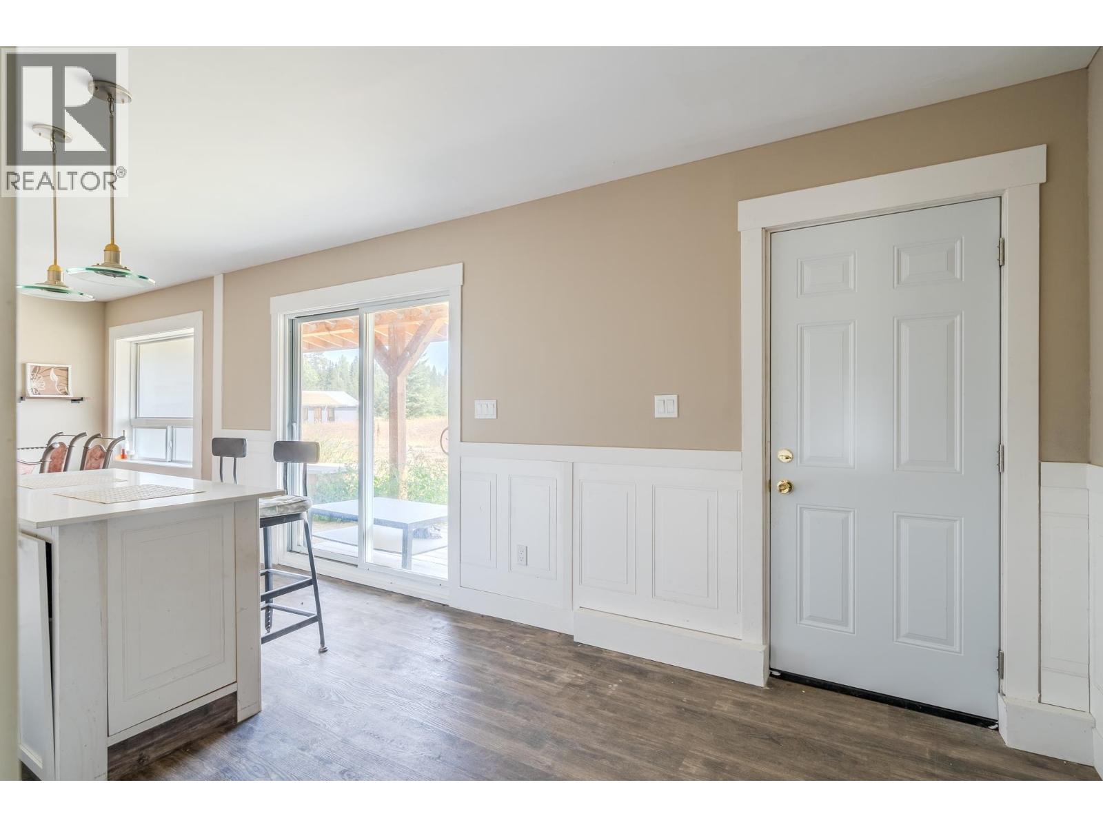 7435 Little Fort 24 Highway, 100 Mile House, British Columbia  V0K 1X1 - Photo 6 - R3137100