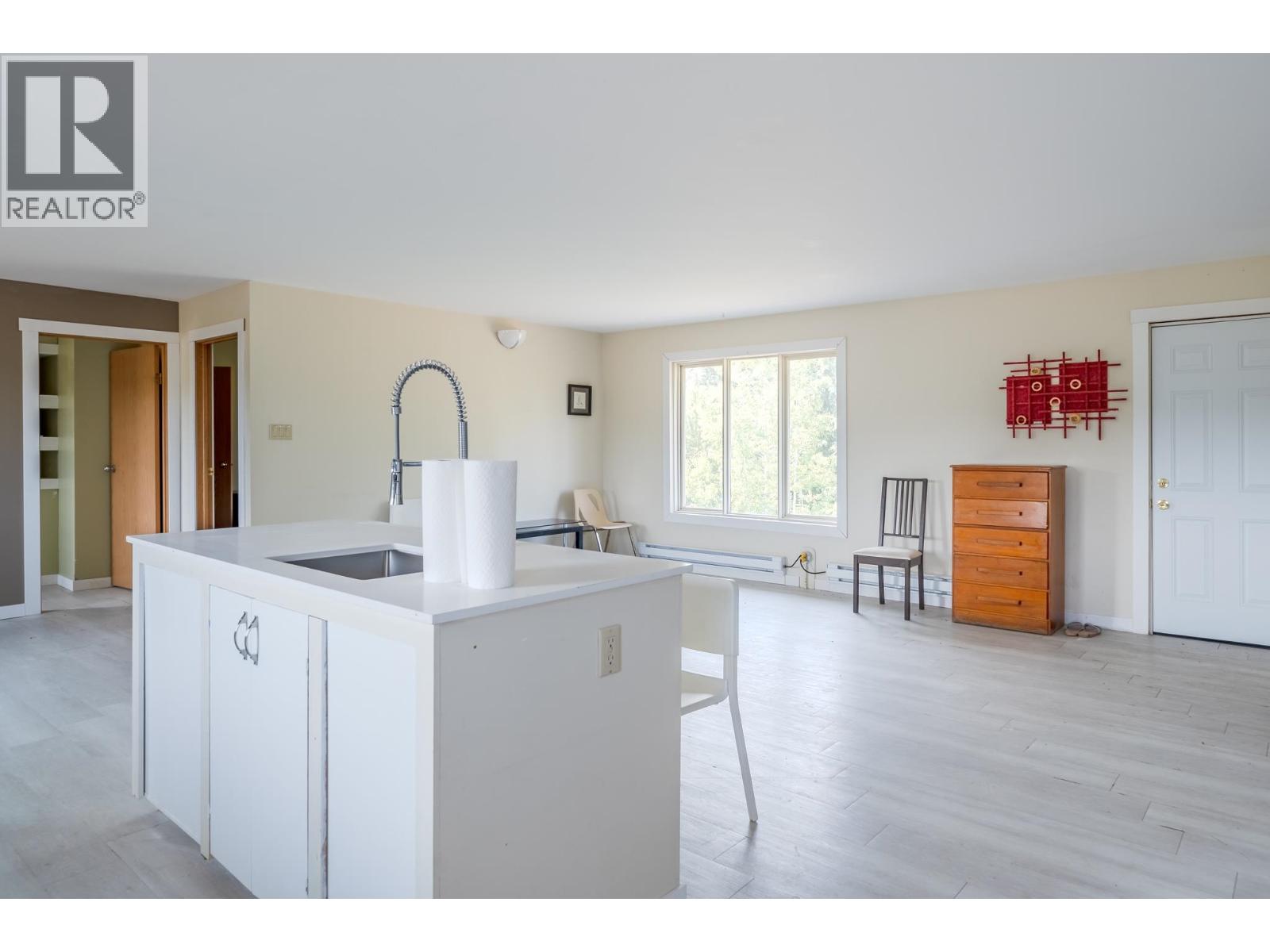 7435 Little Fort 24 Highway, 100 Mile House, British Columbia  V0K 1X1 - Photo 14 - R3137100