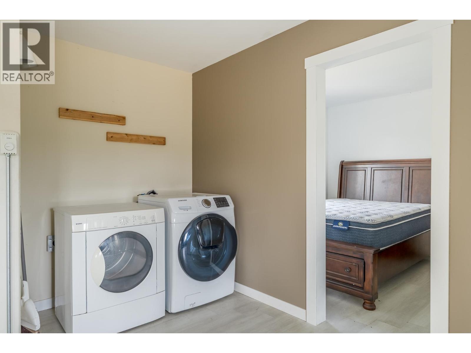 7435 Little Fort 24 Highway, 100 Mile House, British Columbia  V0K 1X1 - Photo 16 - R3137100