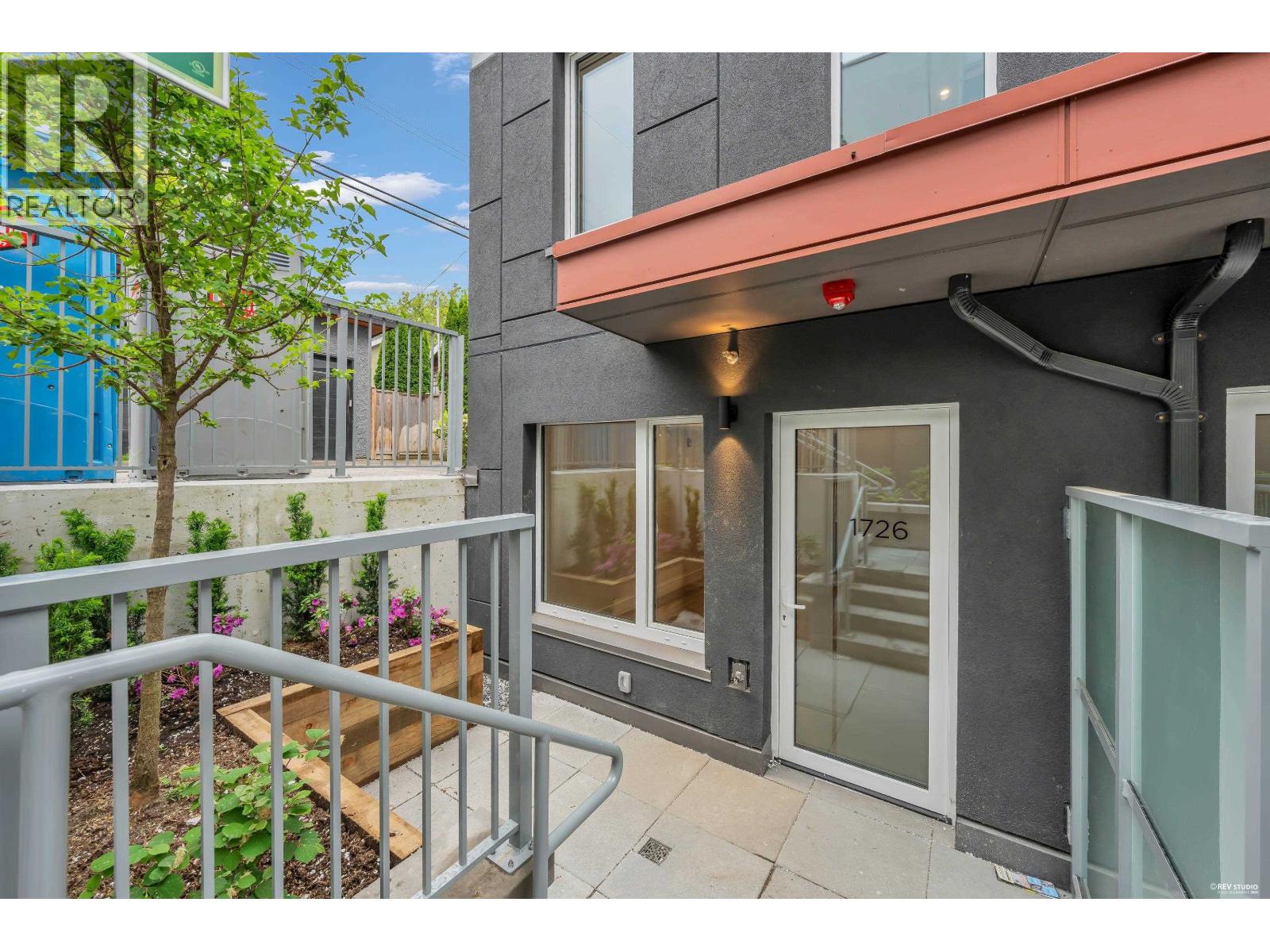 1726 Templeton Drive, Vancouver, British Columbia  V5N 0K2 - Photo 1 - R3160633