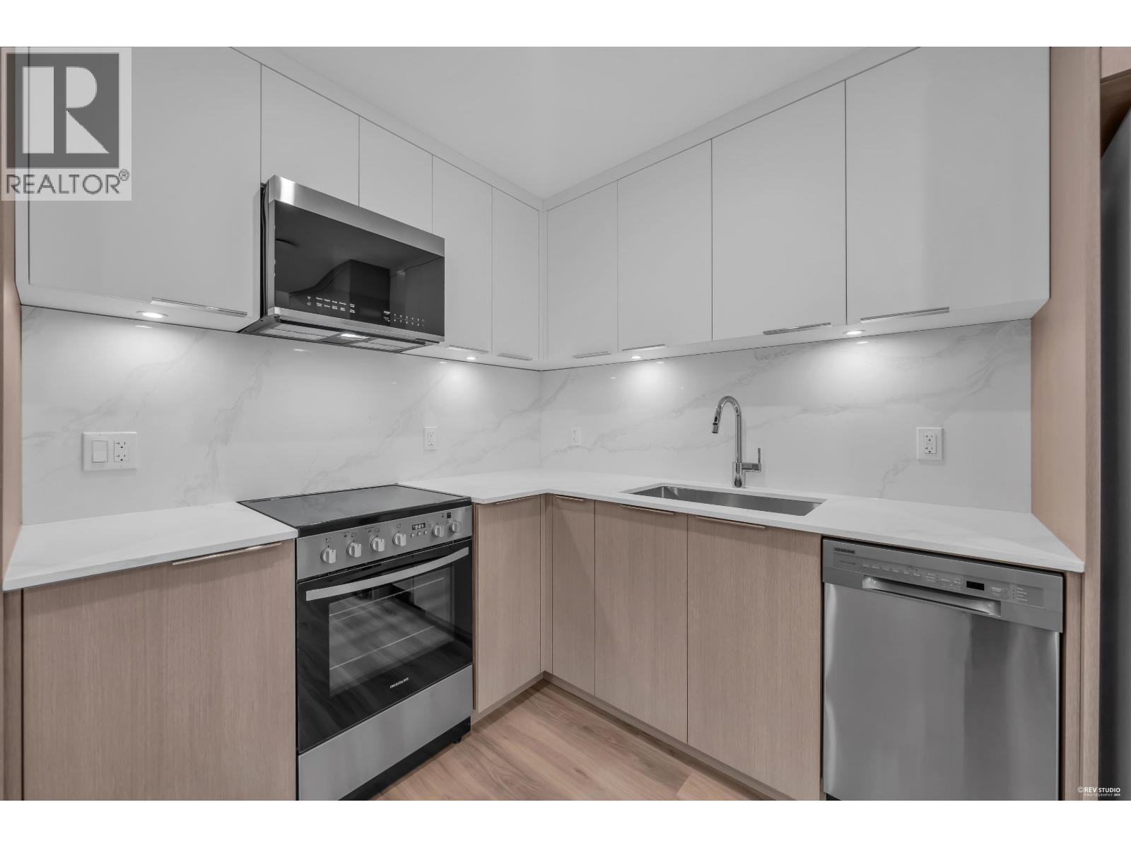 1726 Templeton Drive, Vancouver, British Columbia  V5N 0K2 - Photo 3 - R3160633