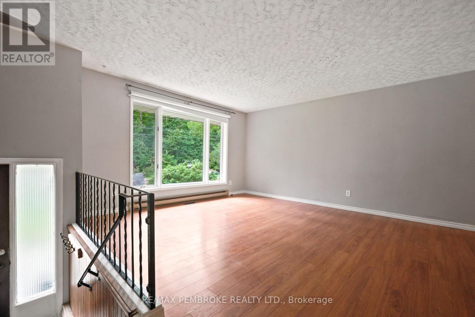 1486 Wilson Road, Laurentian Valley, Ontario  K8A 6W4 - Photo 19 - X13734874