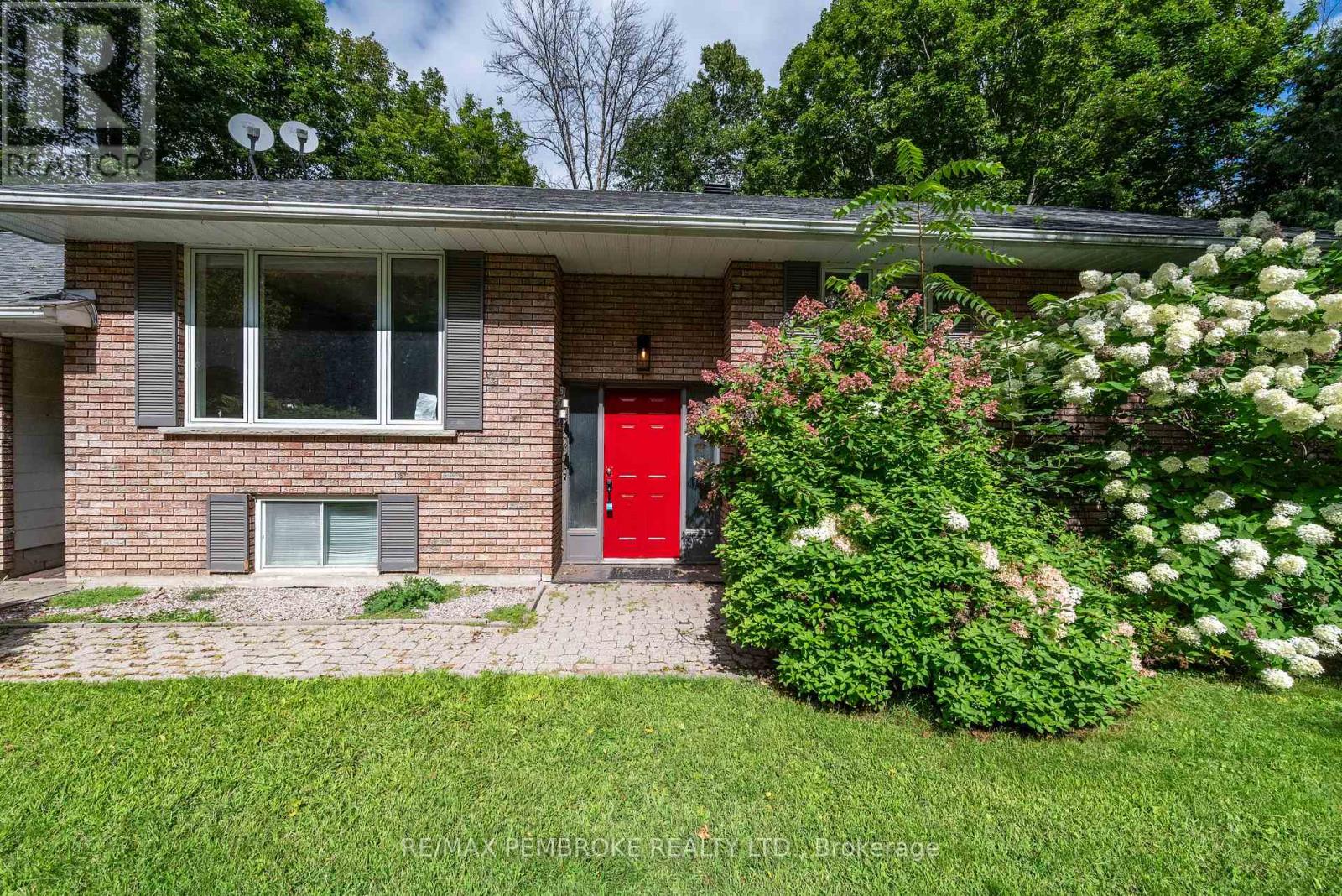 1486 Wilson Road, Laurentian Valley, Ontario  K8A 6W4 - Photo 4 - X13734874