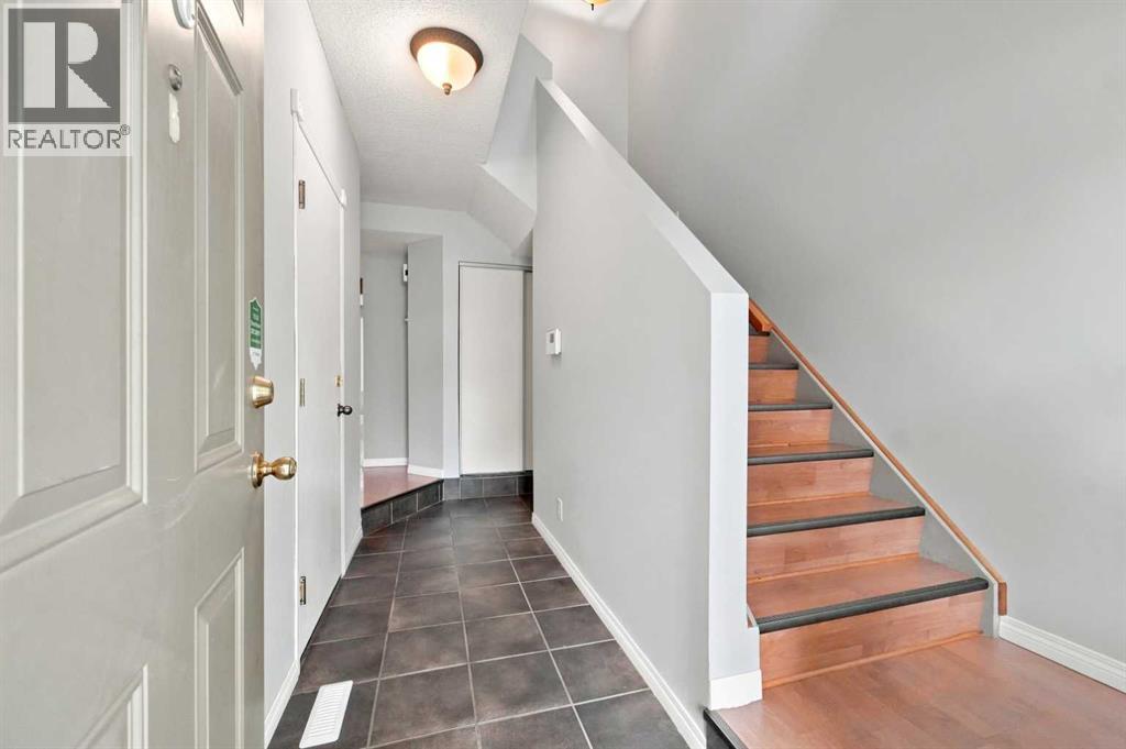 16 Harvest Glen Heights Ne, Calgary, Alberta  T3K 4L3 - Photo 4 - A2341054