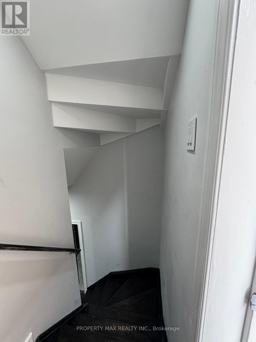 Basement Sep Ent - 41 Trudelle Crescent, Brampton, Ontario  L7A 2Z2 - Photo 10 - W13734860