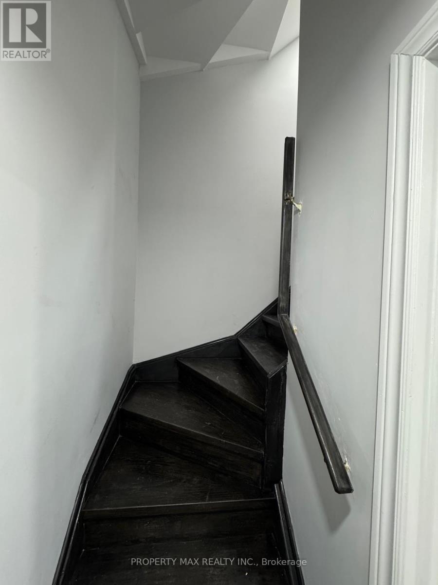 Basement Sep Ent - 41 Trudelle Crescent, Brampton, Ontario  L7A 2Z2 - Photo 2 - W13734860