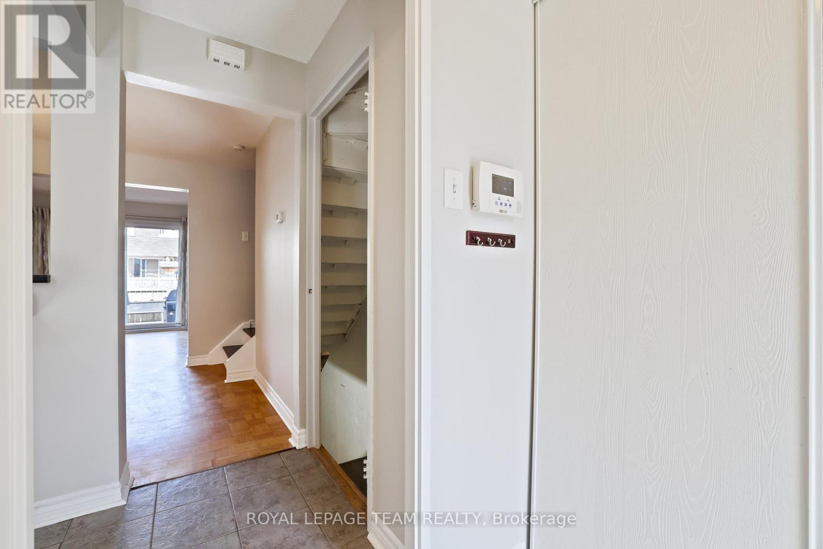 2942 Fairlea Crescent, Ottawa, Ontario  K1V 8T7 - Photo 4 - X13734896