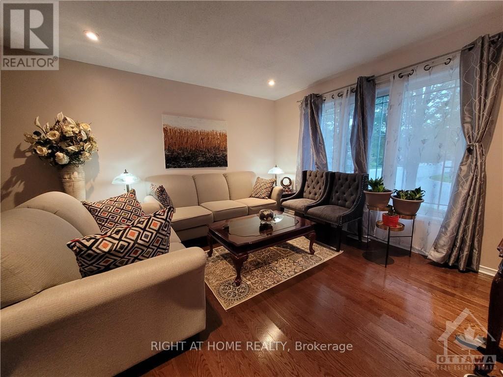 239 Highpointe Crescent, Ottawa, Ontario  K2J 5N8 - Photo 3 - X13734906