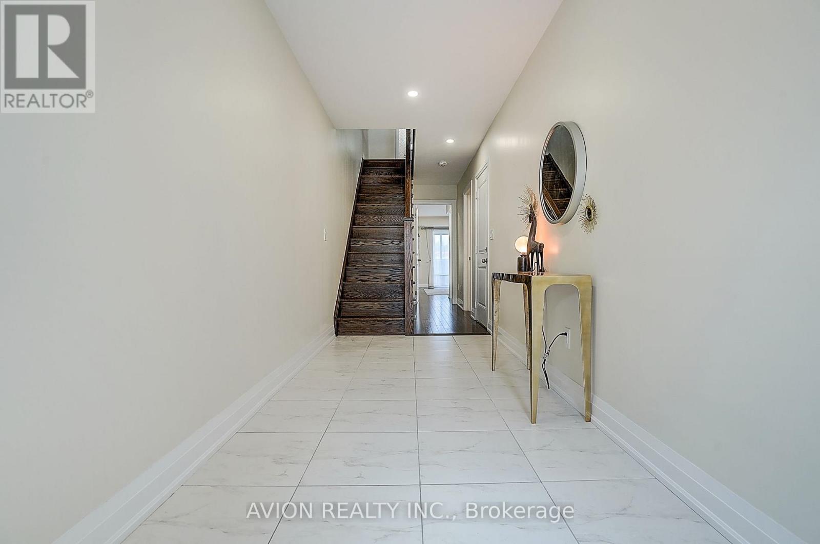32 Mcgurran Lane, Richmond Hill, Ontario  L4B 0G8 - Photo 7 - N13734892