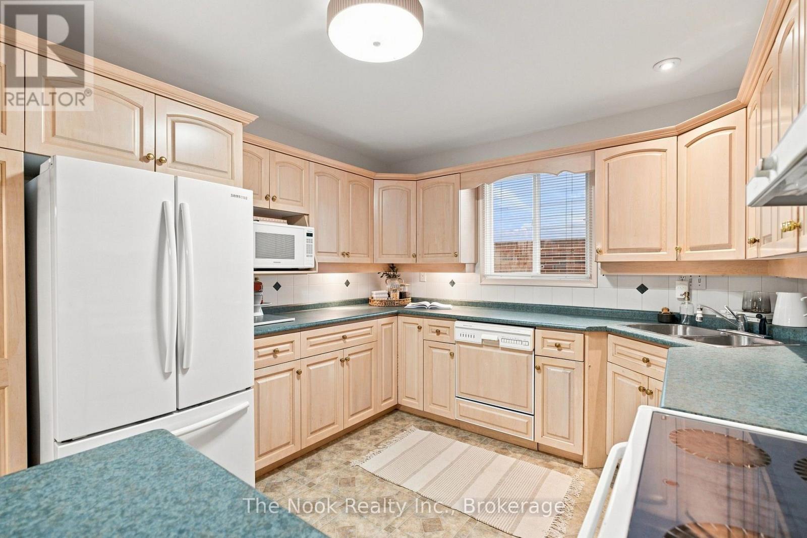 355 Ridgeway Avenue, Oshawa, Ontario  L1J 2V3 - Photo 12 - E13734974