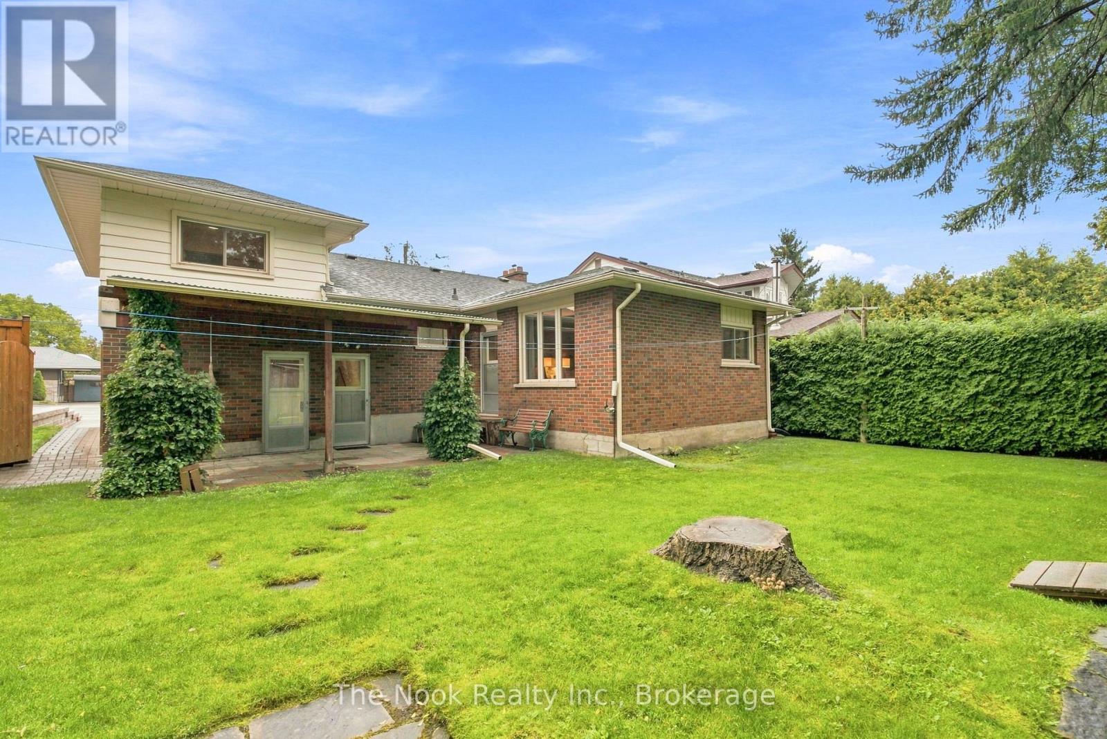 355 Ridgeway Avenue, Oshawa, Ontario  L1J 2V3 - Photo 2 - E13734974