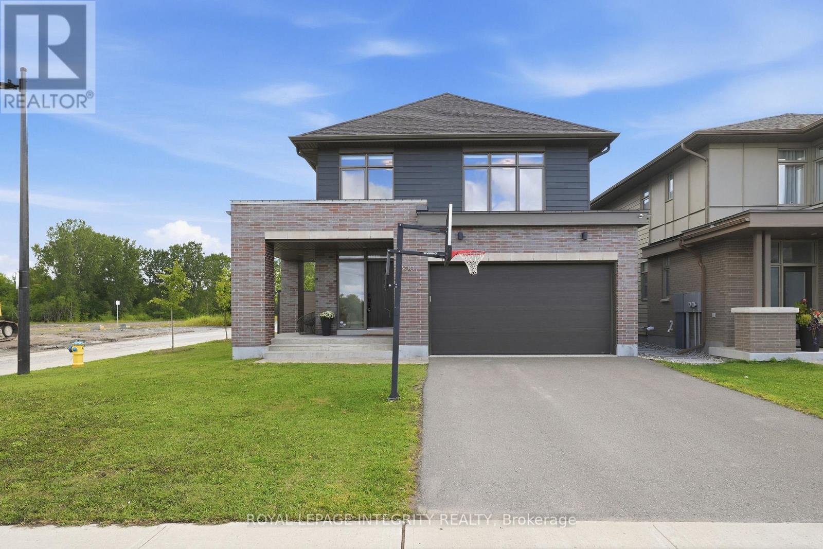 300 Wigwas Street, Ottawa, Ontario  K1K 4Z4 - Photo 2 - X13734950