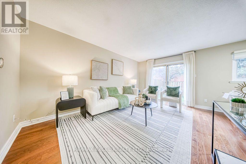 4 Harris Way, Markham, Ontario  L3T 5A7 - Photo 3 - N13734946