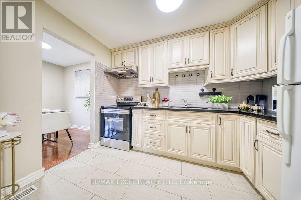 4 Harris Way, Markham, Ontario  L3T 5A7 - Photo 8 - N13734946