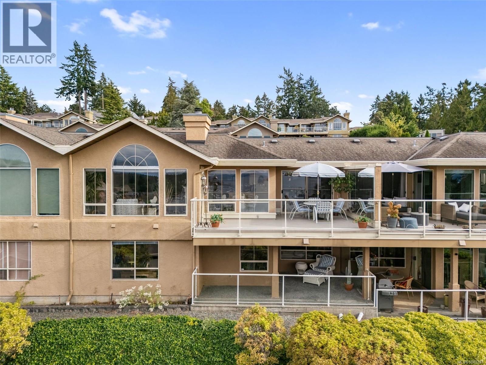 504 6880 Wallace Dr, Central Saanich, British Columbia V8M 1N8 - Photo 3 - 1048281