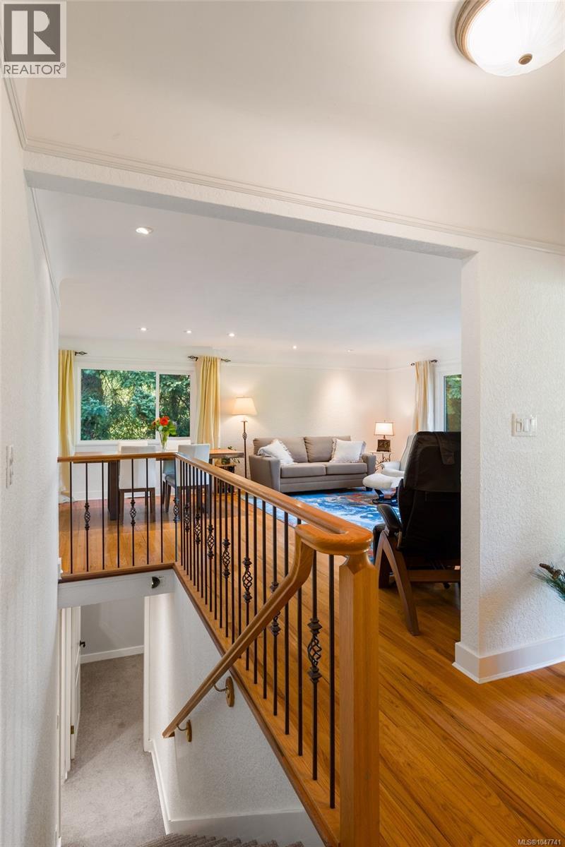 2229 Arbutus Rd E, Saanich, British Columbia  V8N 1V2 - Photo 18 - 1047741