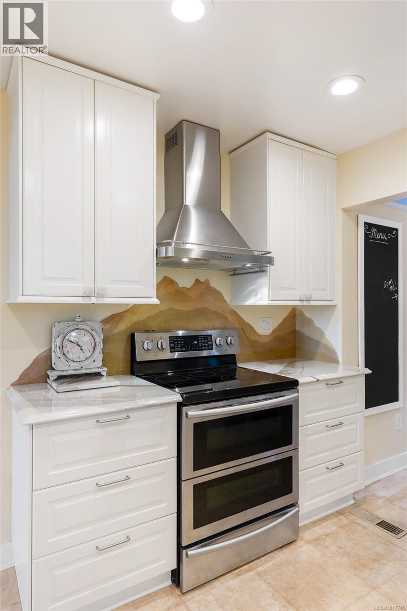 2229 Arbutus Rd E, Saanich, British Columbia  V8N 1V2 - Photo 25 - 1047741