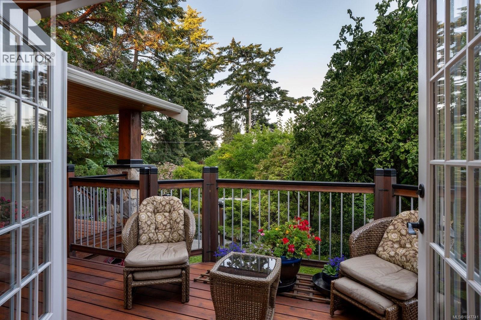 2229 Arbutus Rd E, Saanich, British Columbia  V8N 1V2 - Photo 26 - 1047741