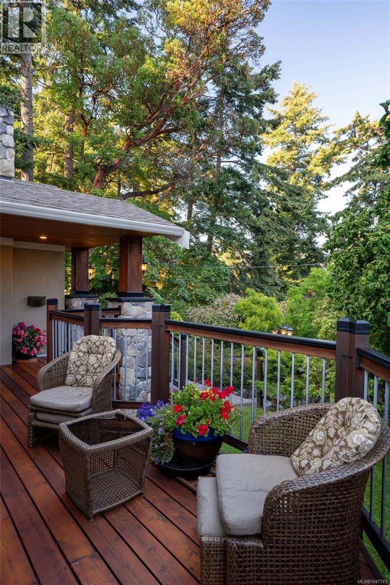 2229 Arbutus Rd E, Saanich, British Columbia  V8N 1V2 - Photo 27 - 1047741