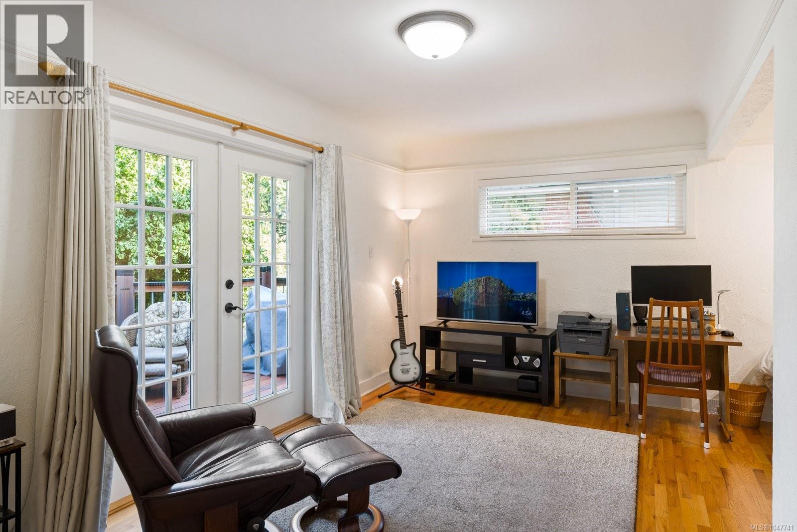 2229 Arbutus Rd E, Saanich, British Columbia  V8N 1V2 - Photo 29 - 1047741