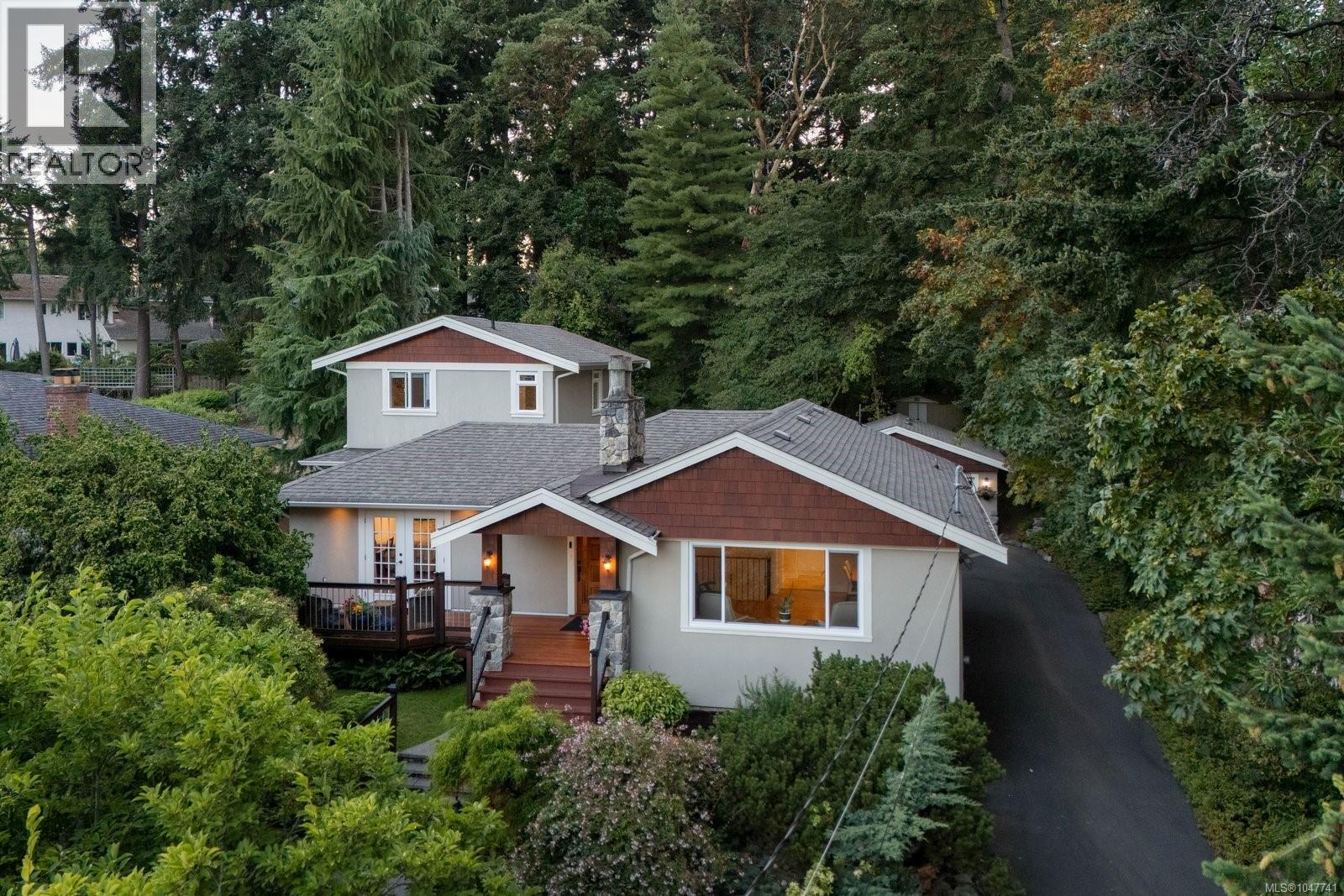 2229 Arbutus Rd E, Saanich, British Columbia  V8N 1V2 - Photo 3 - 1047741