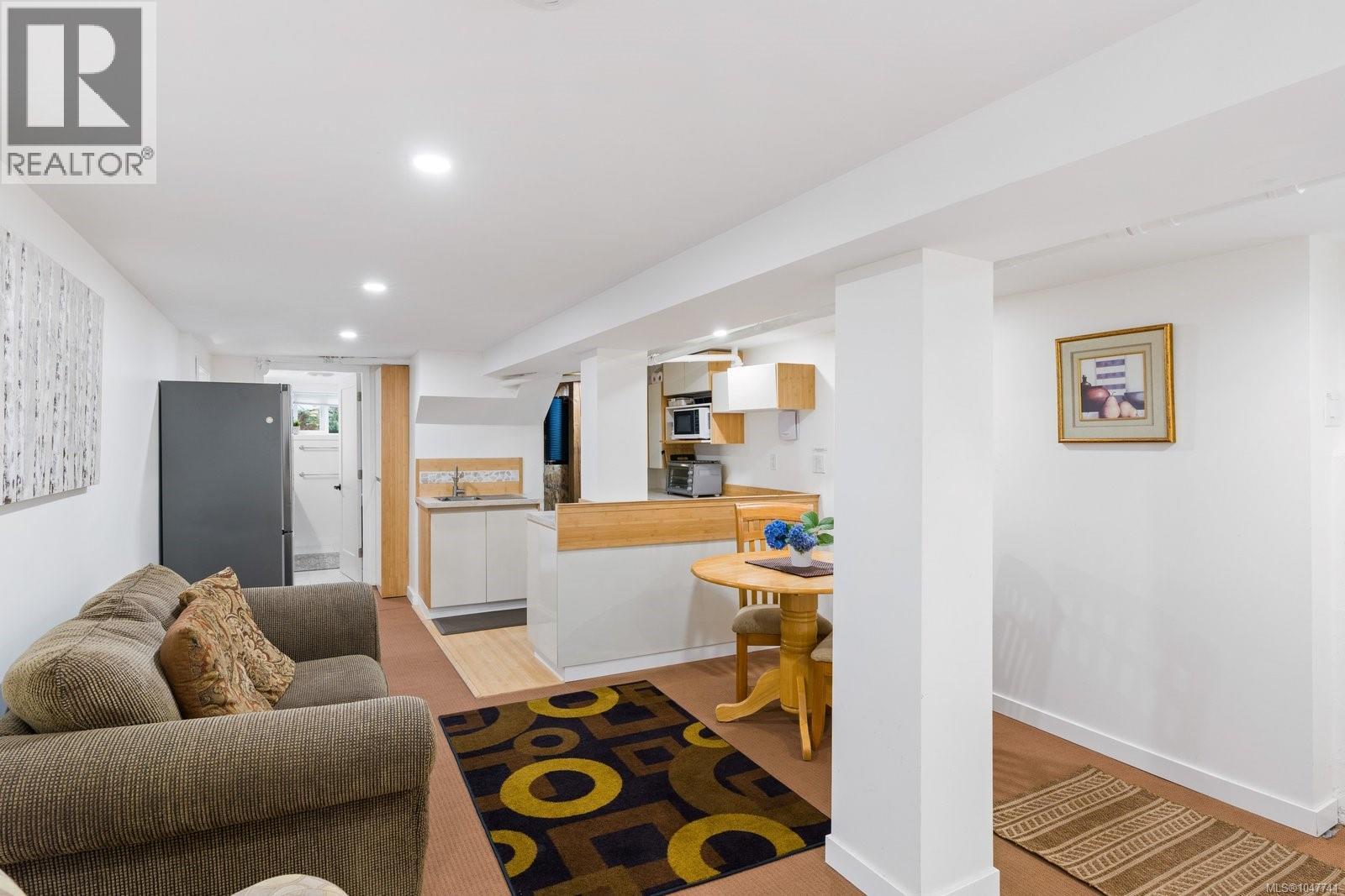 2229 Arbutus Rd E, Saanich, British Columbia  V8N 1V2 - Photo 35 - 1047741