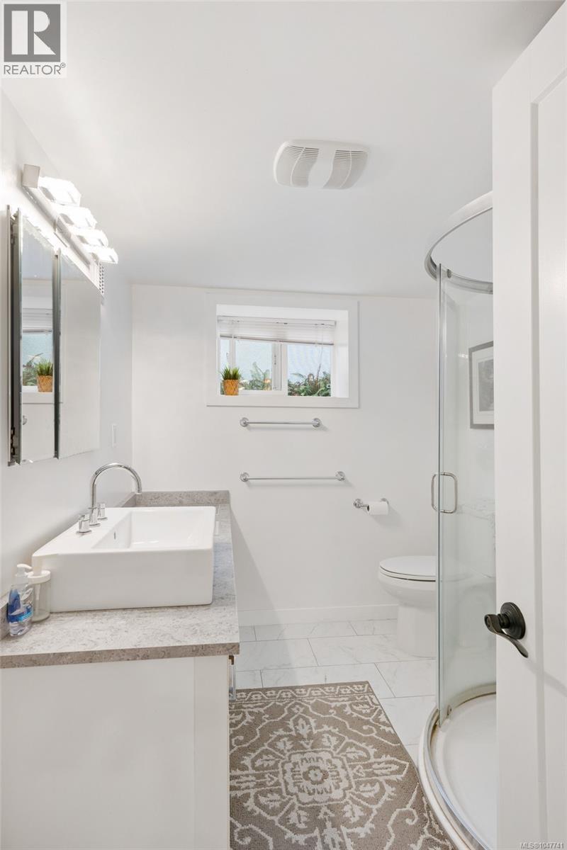 2229 Arbutus Rd E, Saanich, British Columbia  V8N 1V2 - Photo 39 - 1047741