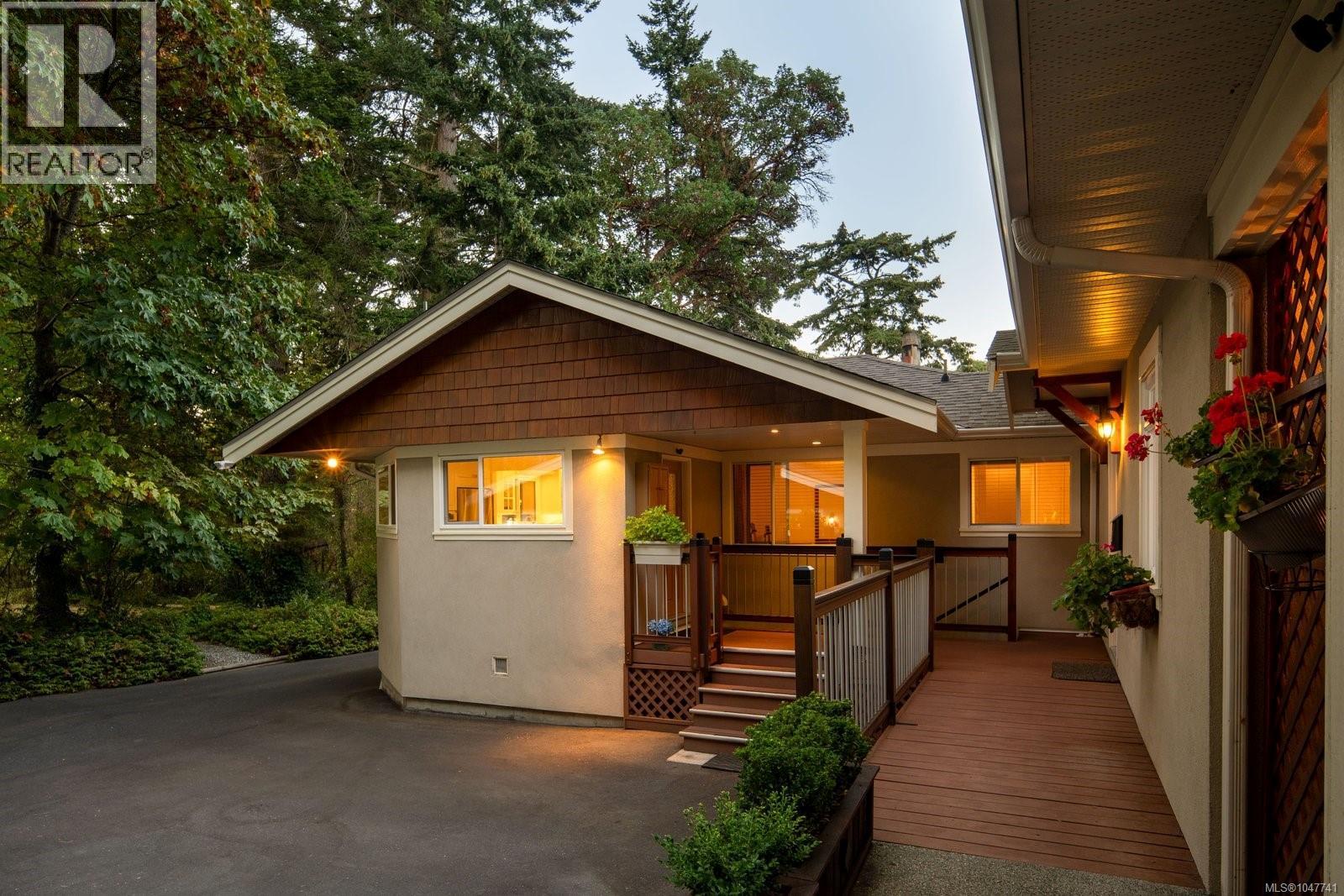 2229 Arbutus Rd E, Saanich, British Columbia  V8N 1V2 - Photo 44 - 1047741