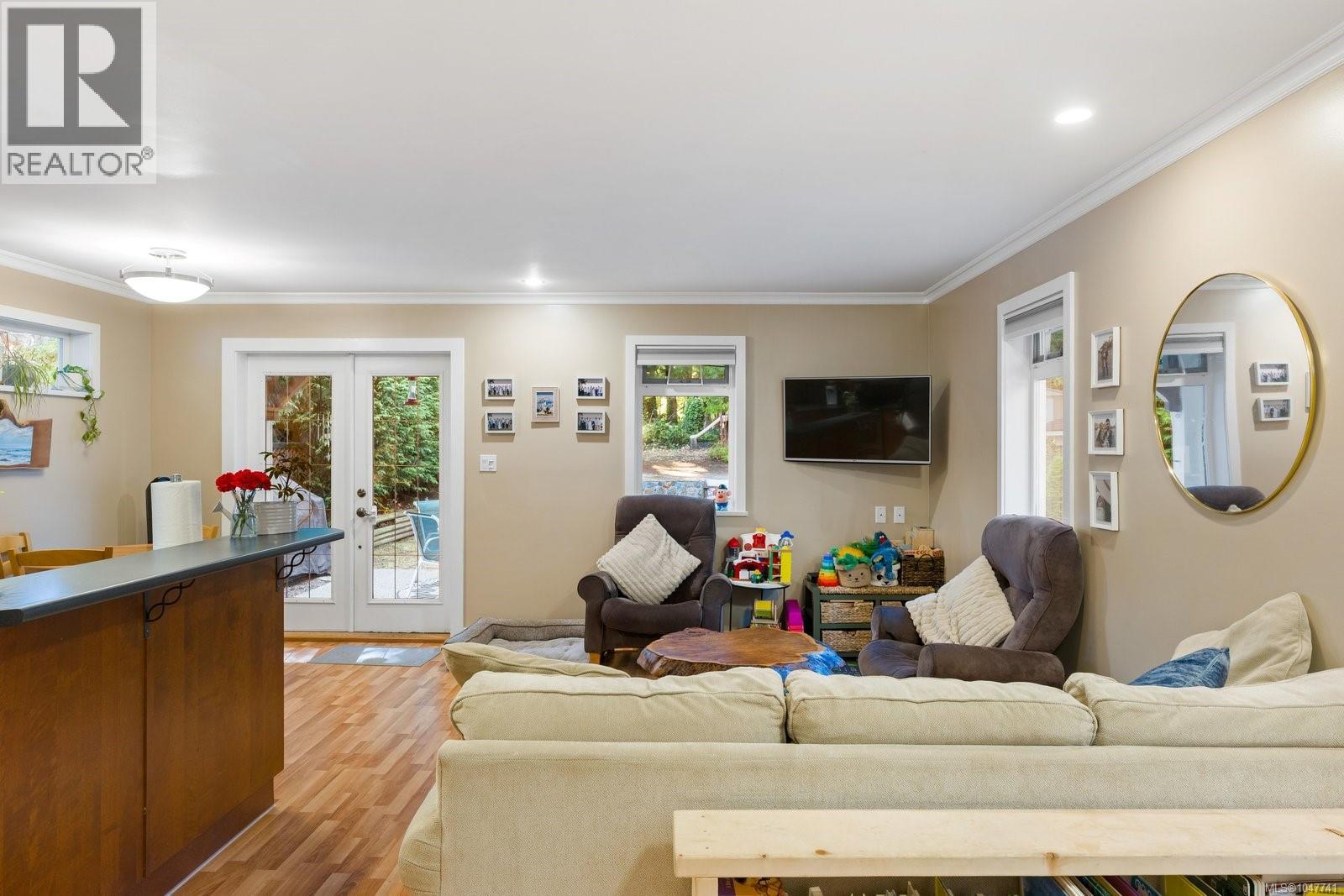 2229 Arbutus Rd E, Saanich, British Columbia  V8N 1V2 - Photo 46 - 1047741