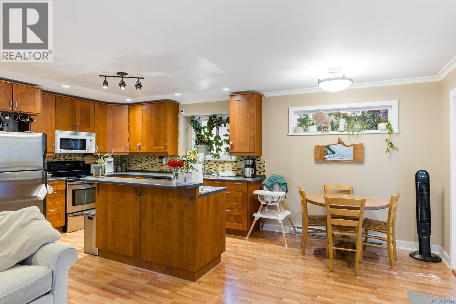 2229 Arbutus Rd E, Saanich, British Columbia  V8N 1V2 - Photo 49 - 1047741