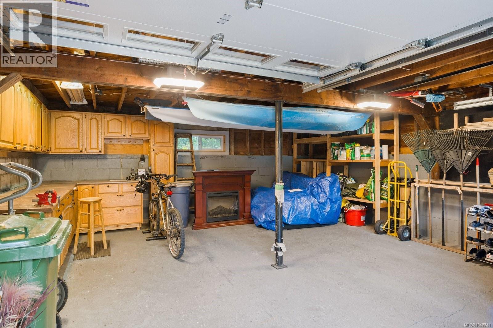 2229 Arbutus Rd E, Saanich, British Columbia  V8N 1V2 - Photo 60 - 1047741