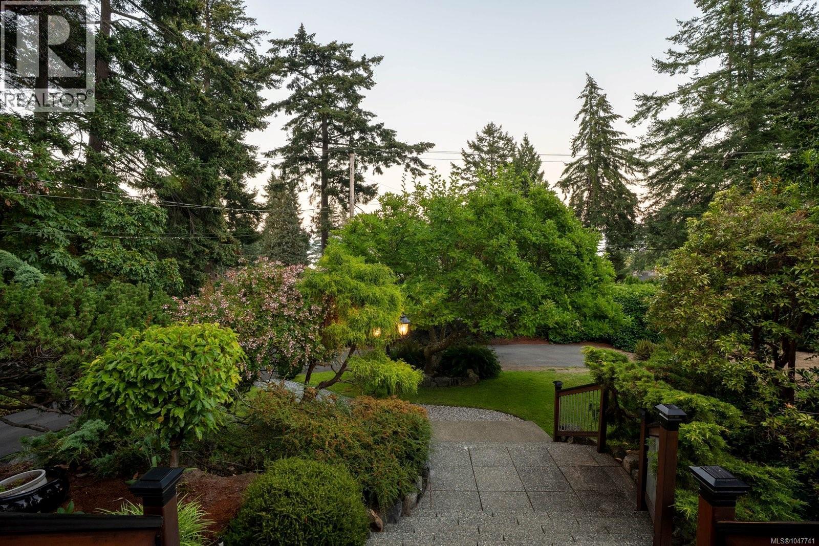 2229 Arbutus Rd E, Saanich, British Columbia  V8N 1V2 - Photo 7 - 1047741
