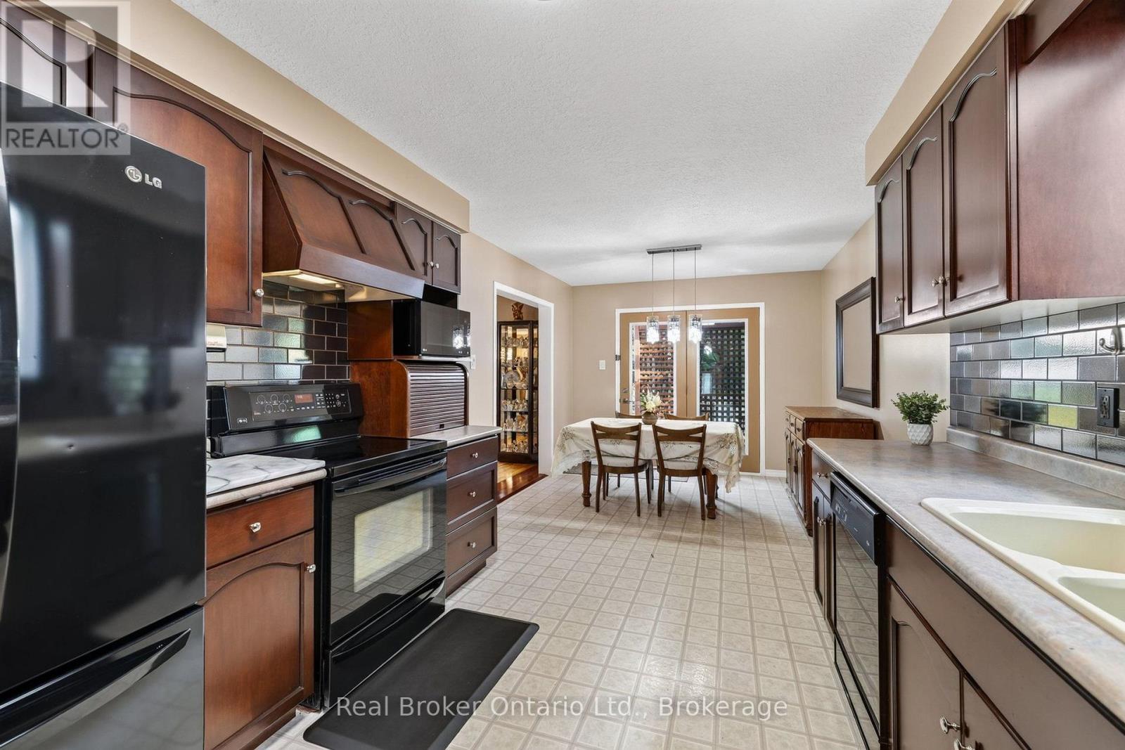 203 Country Club Drive, Guelph (Victoria North), Ontario  N1E 3K8 - Photo 16 - X13735070