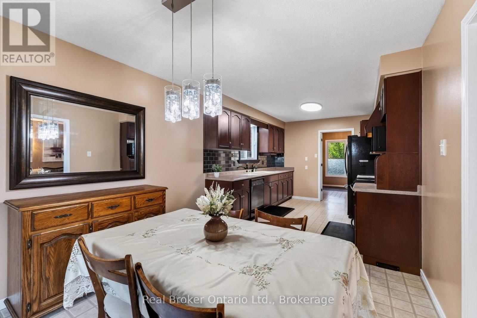 203 Country Club Drive, Guelph (Victoria North), Ontario  N1E 3K8 - Photo 17 - X13735070