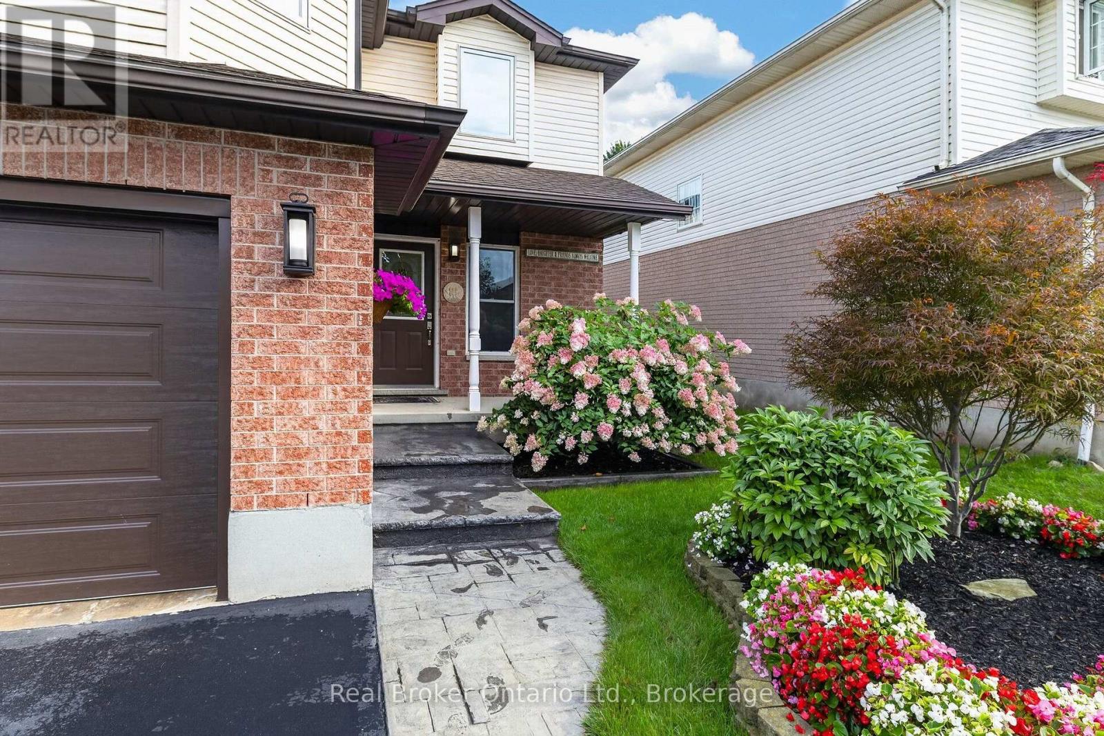 203 Country Club Drive, Guelph (Victoria North), Ontario  N1E 3K8 - Photo 4 - X13735070