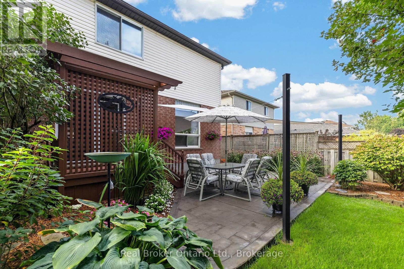 203 Country Club Drive, Guelph (Victoria North), Ontario  N1E 3K8 - Photo 47 - X13735070