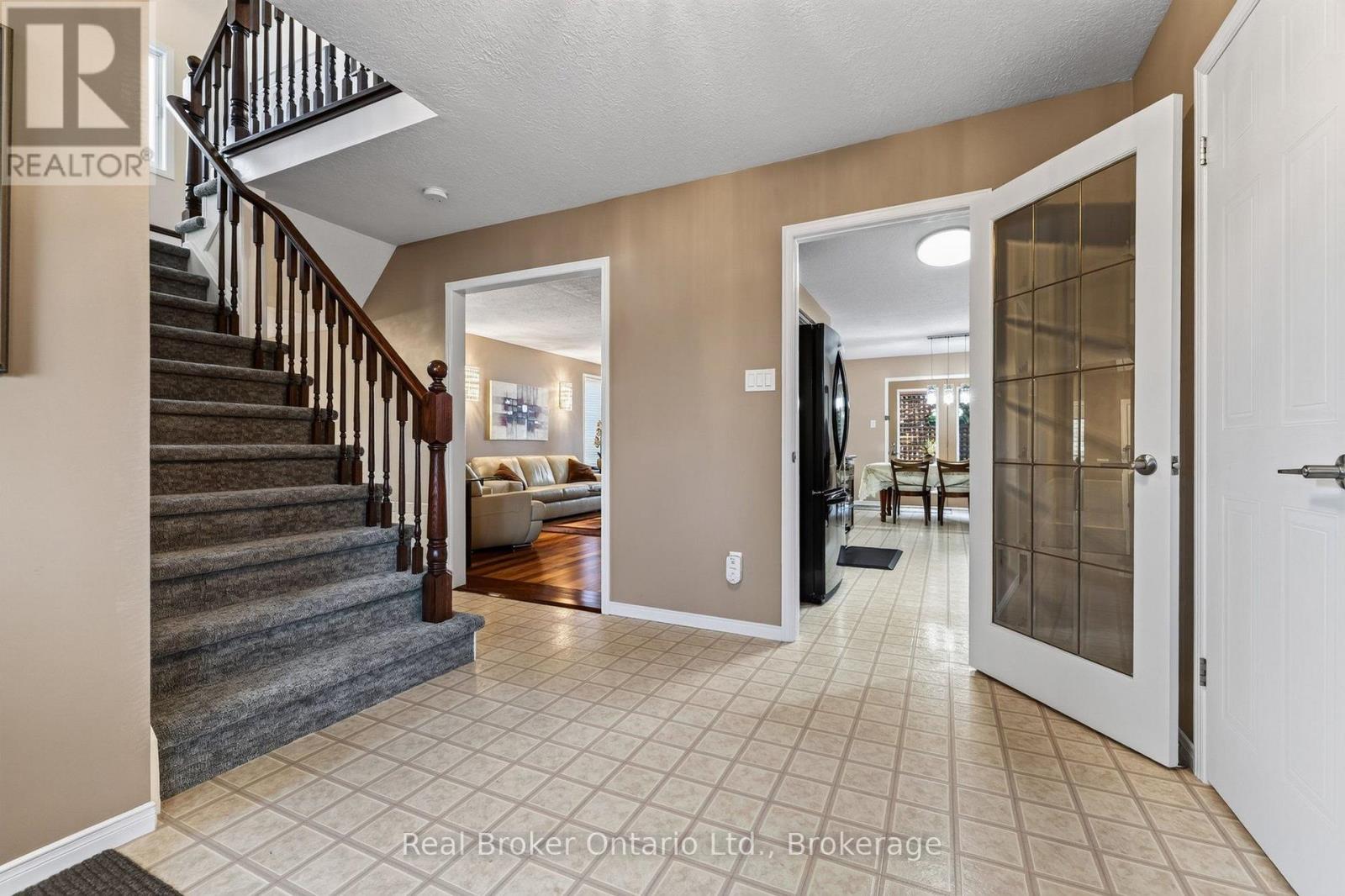 203 Country Club Drive, Guelph (Victoria North), Ontario  N1E 3K8 - Photo 7 - X13735070