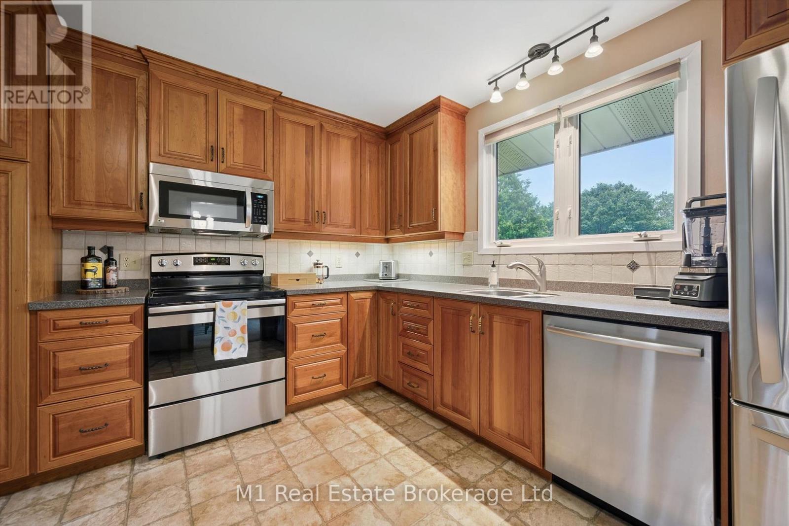 610 St David Street S, Centre Wellington, Ontario  N1M 2L9 - Photo 14 - X13735072