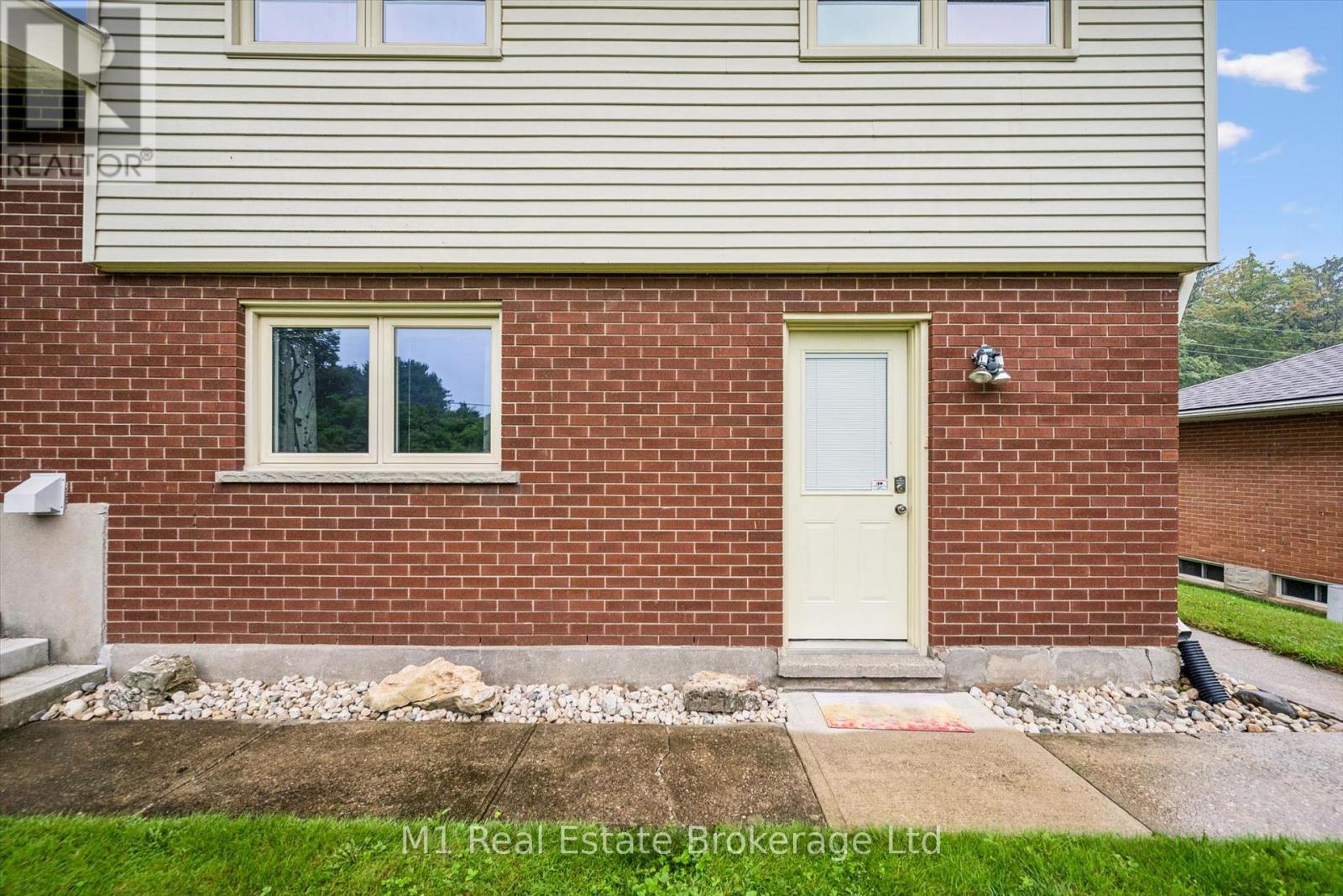 610 St David Street S, Centre Wellington, Ontario  N1M 2L9 - Photo 24 - X13735072
